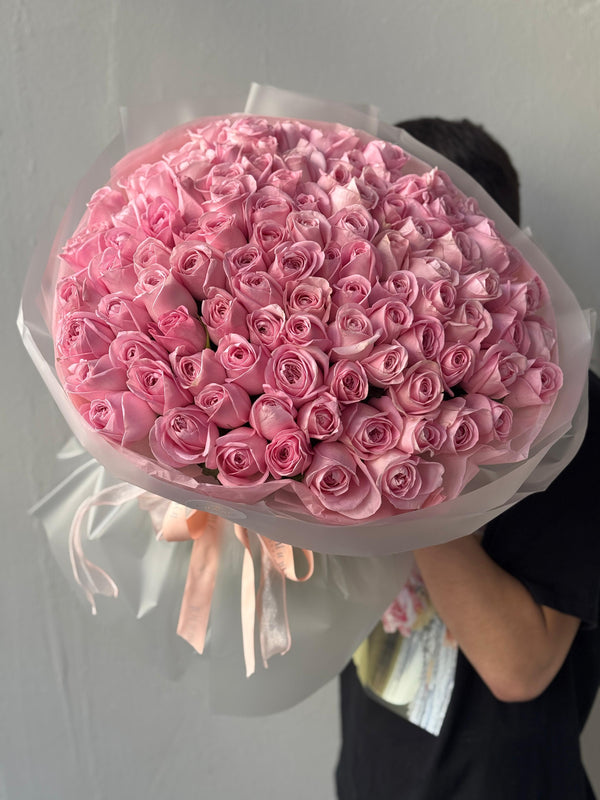 Flower bouquet with 100 rose