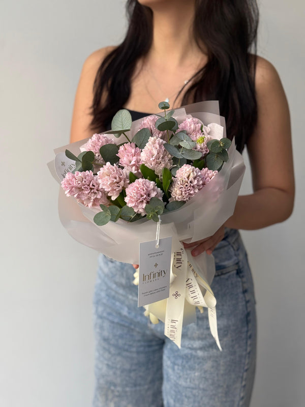 Flower bouquet of 11 hyacinth