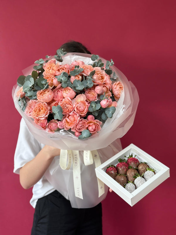 Set "Juliet's Charm" with flower bouquet and strawberry box