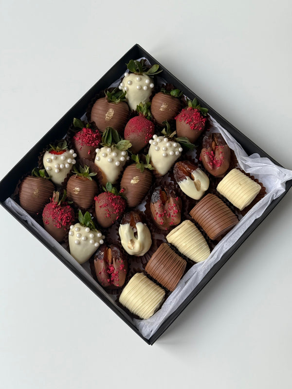 Box of strawberry, date and banana