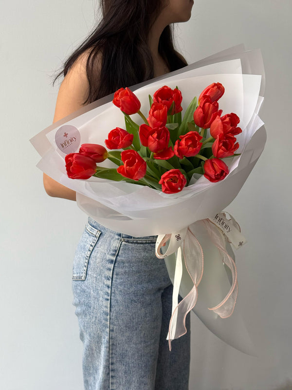 Flower bouquet with 15 tulip