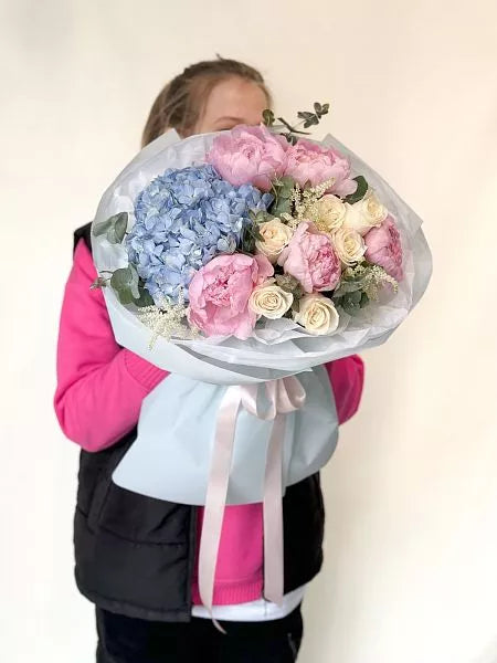 Flower bouquet "Fairytale moment" with  hydrangea, peony and rose