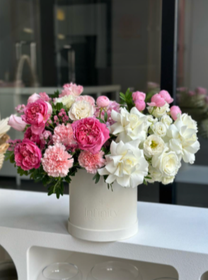 Flower bouquet "MAHA" with hydrangea, peony rose, carnation and lisianthus