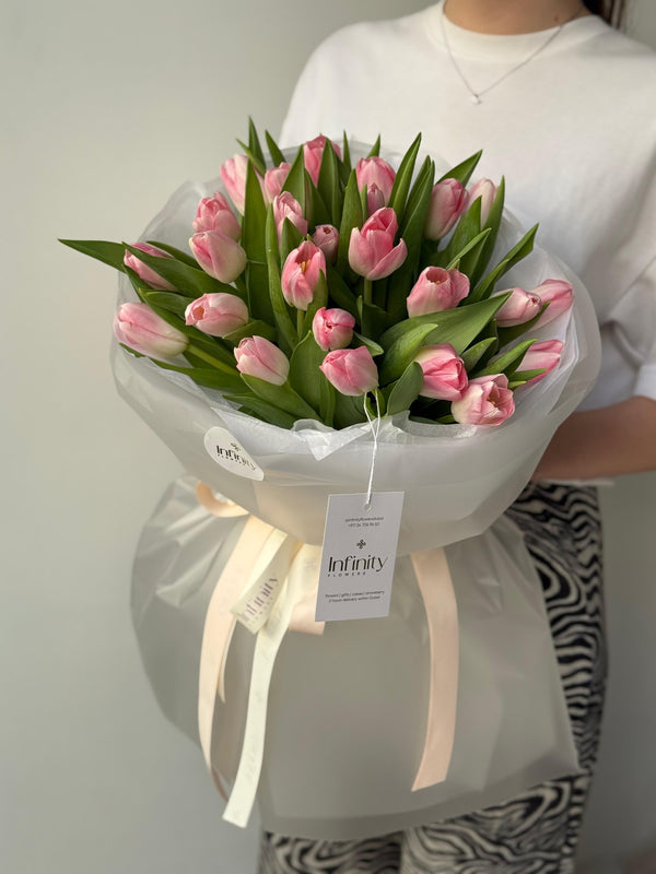 Flower bouquet with 25 tulips