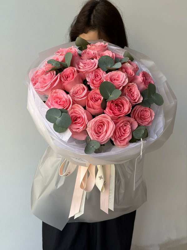 Flower bouquet with 25 rose and eucalyptus