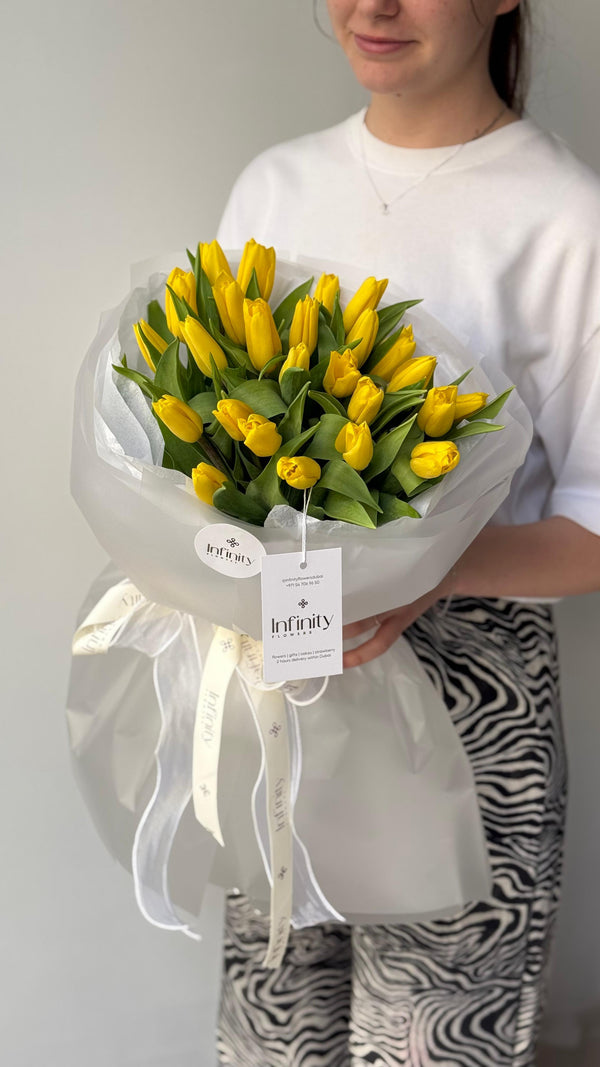 Flower bouquet with 25 tulips