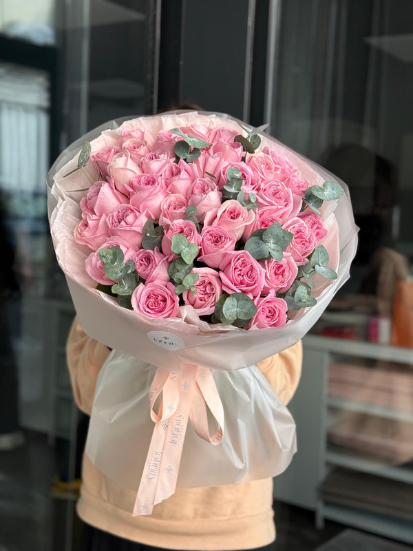 Flower bouquet with 35 roses and eucalyptus