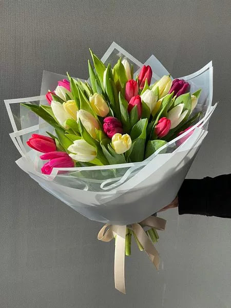 Flower bouquet with 35 tulips