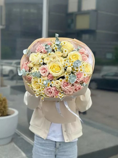 Flower bouquet "Morning dawn" with rose and daisies