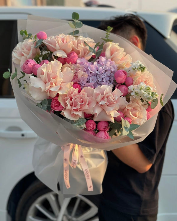 Flower bouquet "Fancy" with hydrangea, rose and peony rose