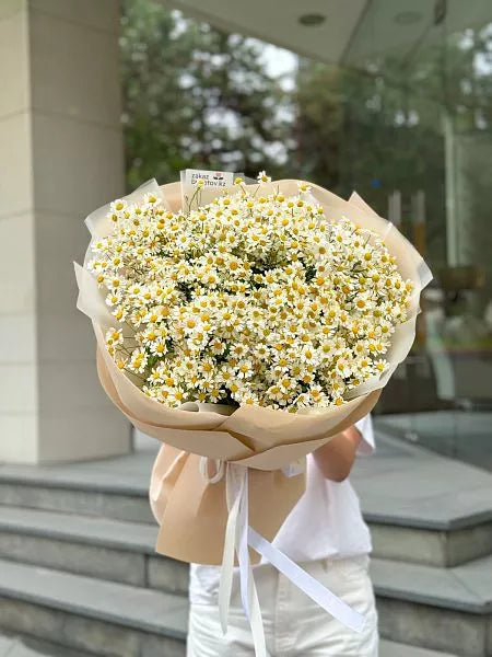 Flower bouquet "Summer Breeze" with spray daisies