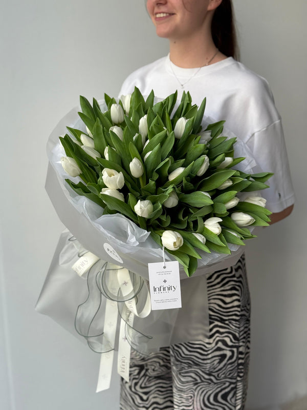 Flower bouquet with 51 tulip