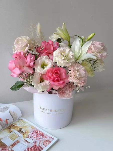 Flower box "Flavia" with rose, lily and lisianthus