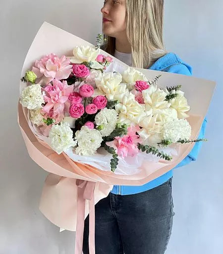 Flower bouquet "Spring Joy" with hydrangea, lisianthus and rose