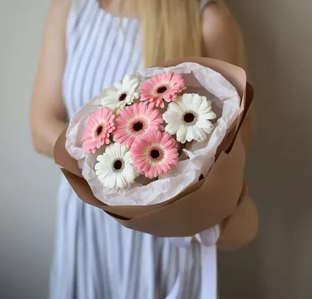 Flower bouquet with 7 gerberas