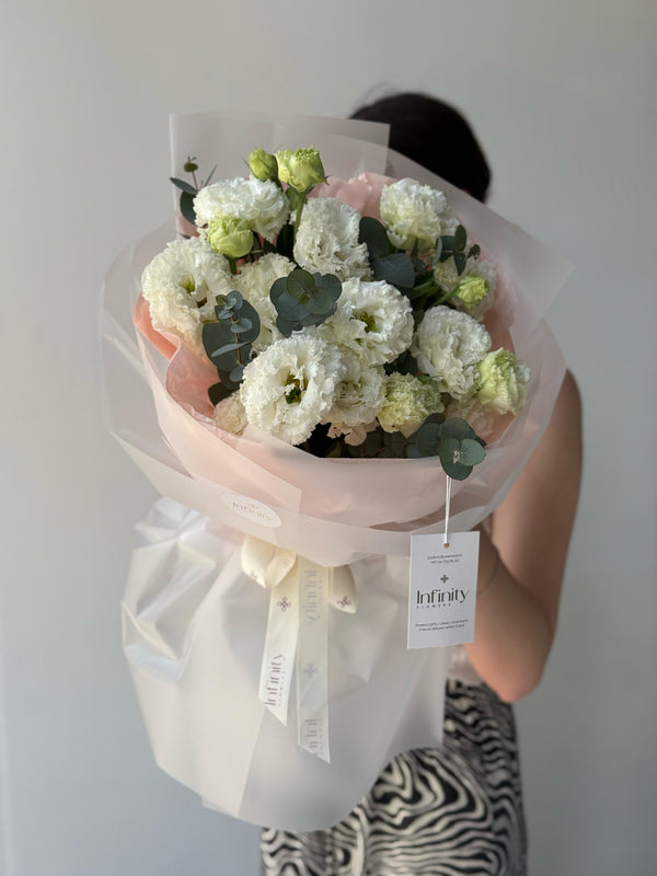 Flower bouquet with 7 lisianthus with eucalyptus