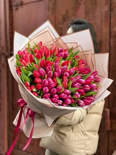 Flower bouquet with 151 tulips