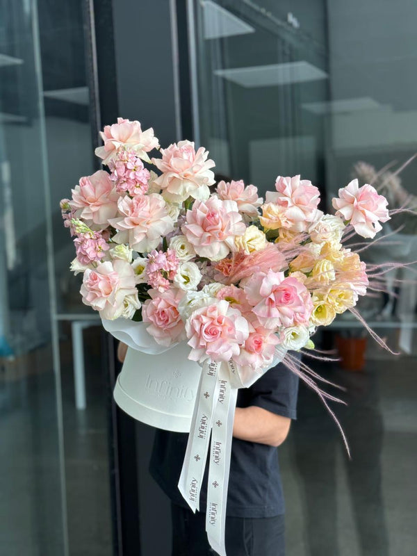 Flower bouquet "Abbasid Aura" with rose, lisianthus and hydrangea