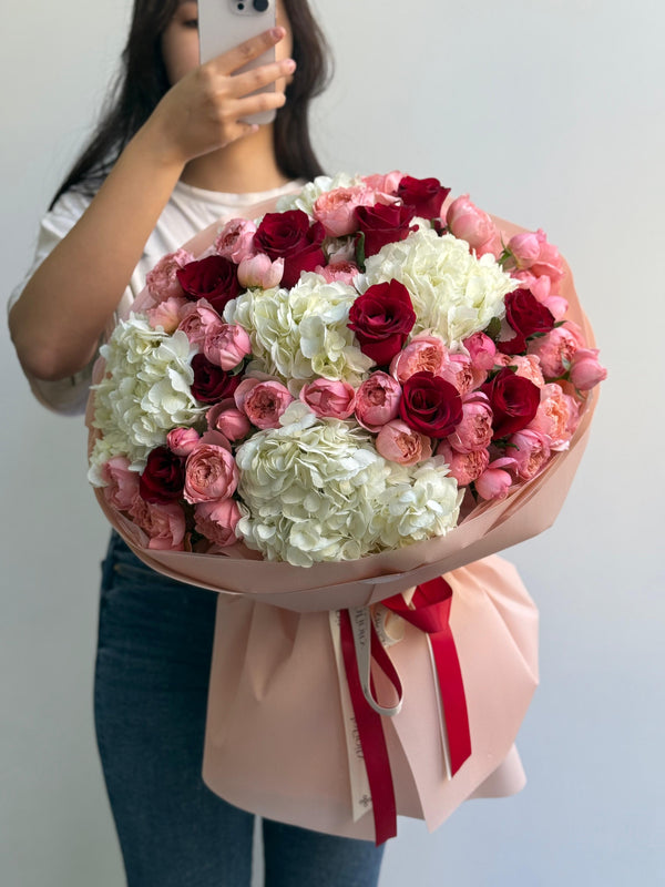 Flower bouquet "Autumn Blaze" with hydrangea, rose and peony rose