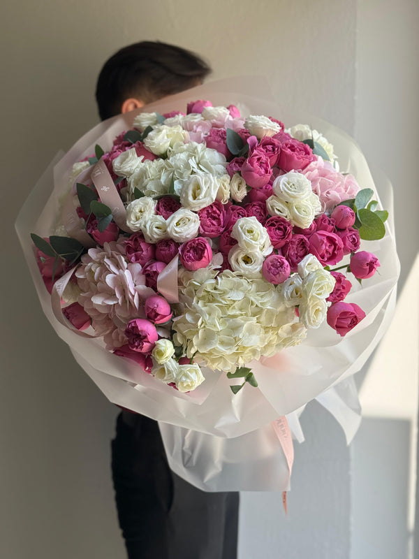 Flower bouquet "CAMILLA" with hydrangea, peony rose and lisianthus