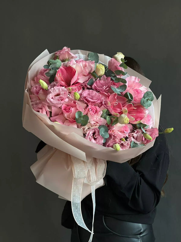 Flower bouquet "EmberFloral" with amaryllis, lisianthus and rose