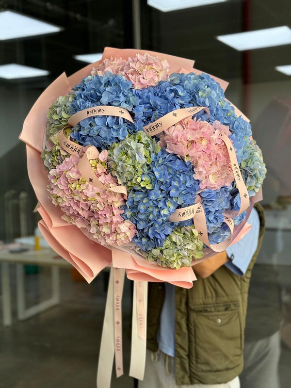 Flower bouquet with 19 hydrangeas