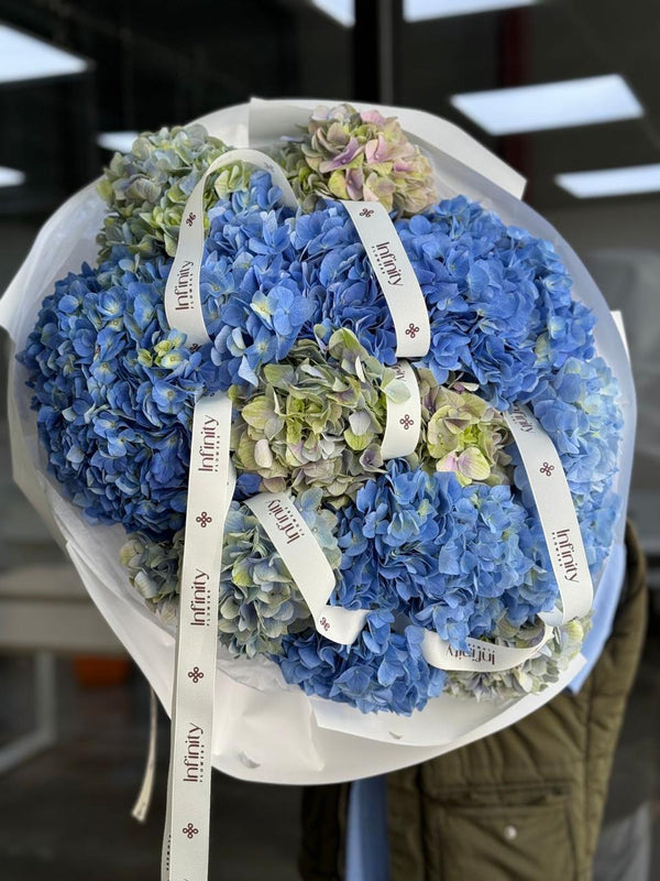 Flower bouquet with 14 hydrangeas