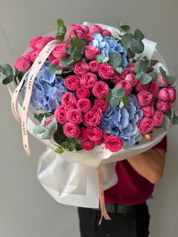 Flower bouquet "Miracle" with hydrangea and peony rose