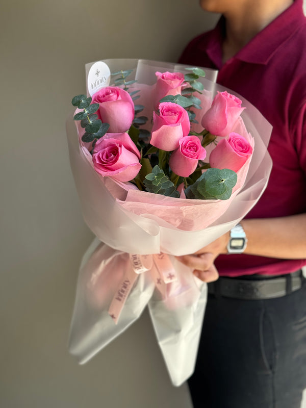 Flower bouquet with 7 roses