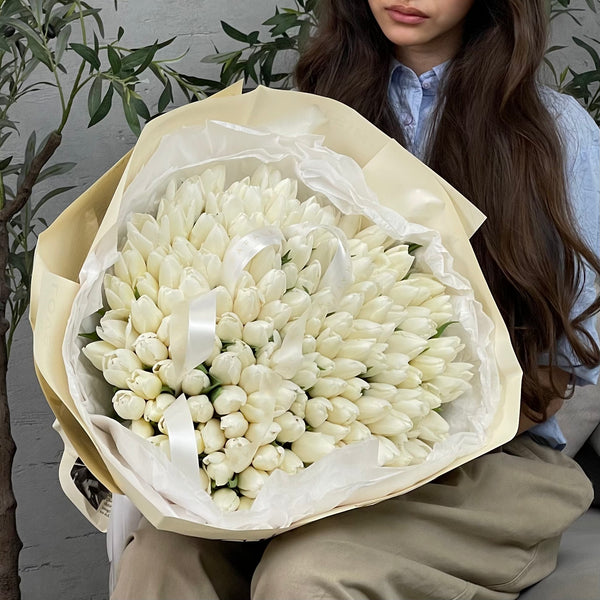 Flower bouquet with 151 tulip