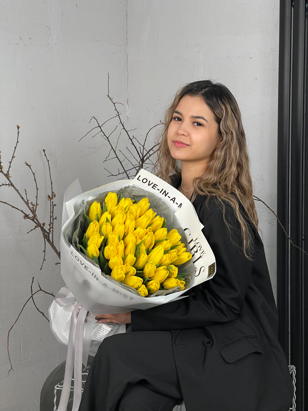 Flower bouquet with 51 tulip