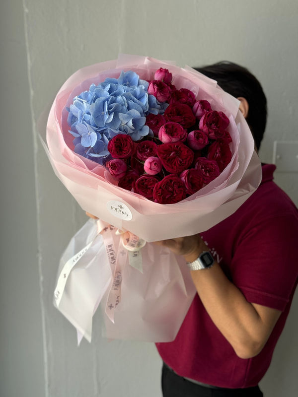 Flower bouquet "Ice & Fire" with hydrangea and peony rose