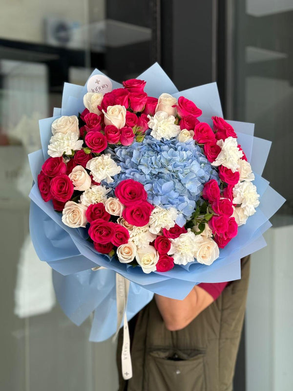 Flower bouquet "KEMER BOUQUET" with hydrangea, spray rose and carnation