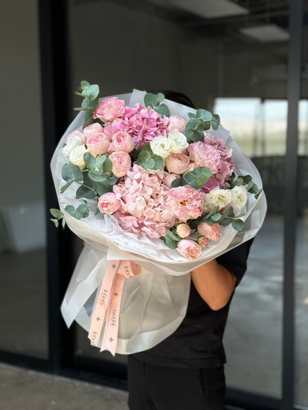 Flower bouquet "LOUISA" with hydrangea, peony rose and lisianthus