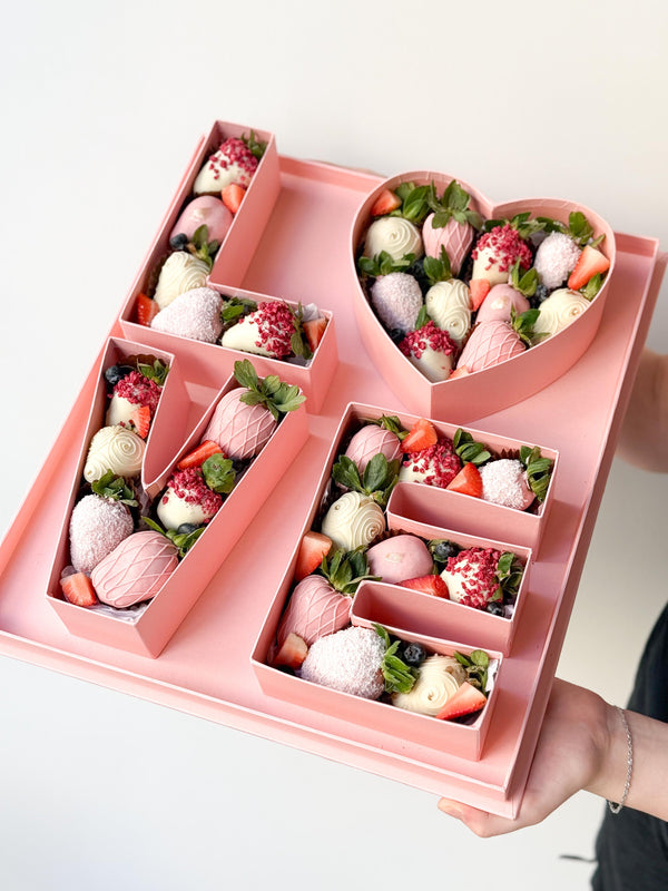 Strawberry box "LOVE" (30pcs)