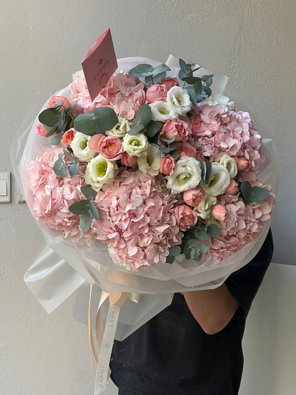 Flower bouquet "LOUISA M" with hydrangea, peony rose and lisianthus