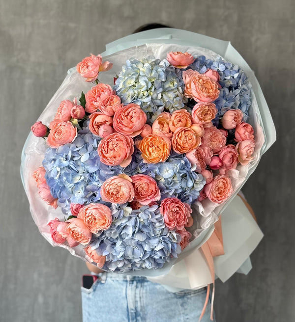 Flower bouquet "Love L" with hydrangea and peony rose