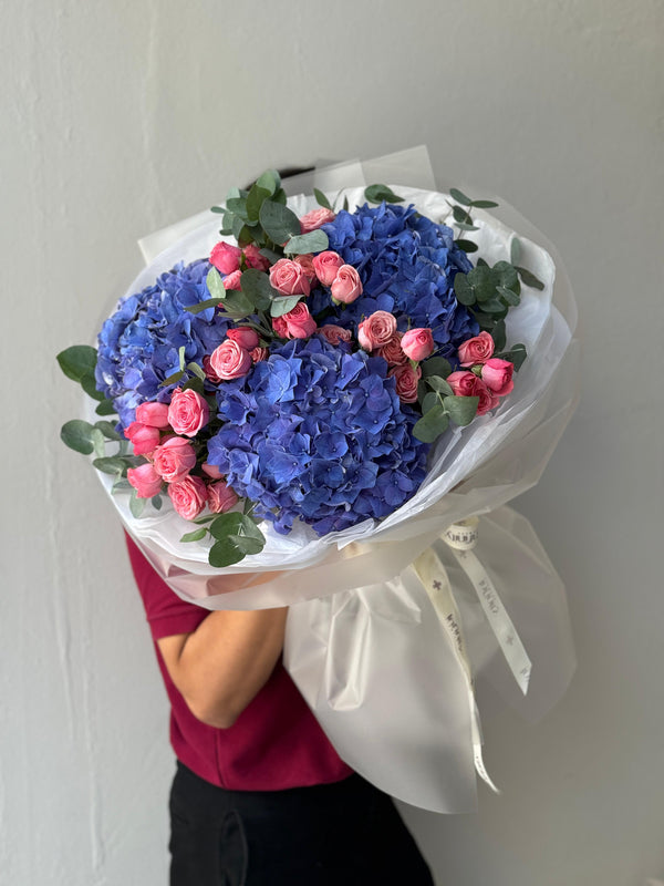 Flower bouquet "Navy Sky" with hydrangea, spray rose and eucalyptus