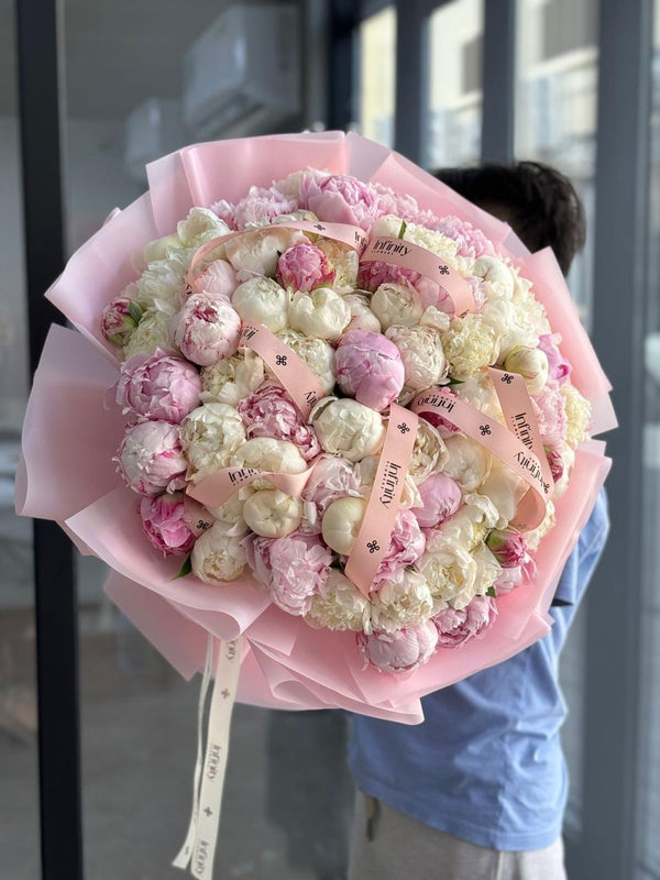 Flower bouquet with 70 Peony