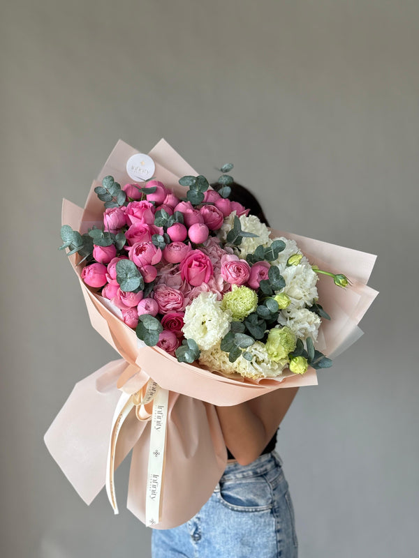 Flower bouquet "Pink Sand" with hydrangea, peony rose and lisianthus