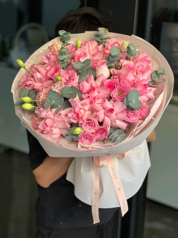 Flower bouquet "Pink Palm" with rose and lisiatnhus