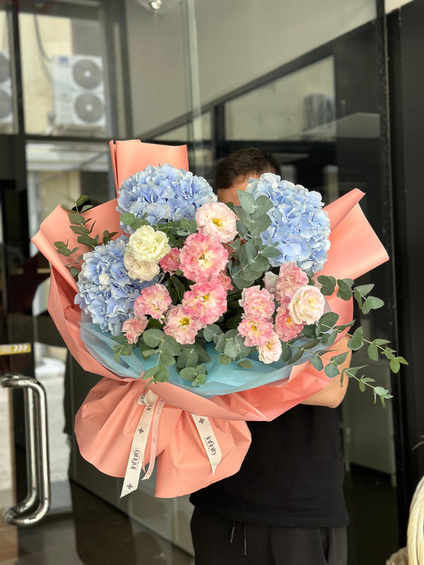 Flower bouquet "Princess" with hydrangea, lisianthus and eucalyptus