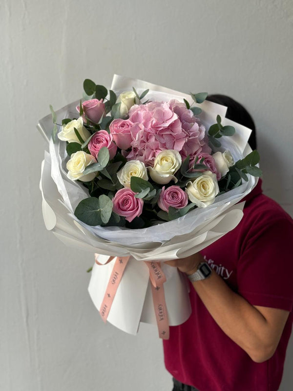 Flower bouquet "Romeo" with hydrangea, rose and eucalyptus