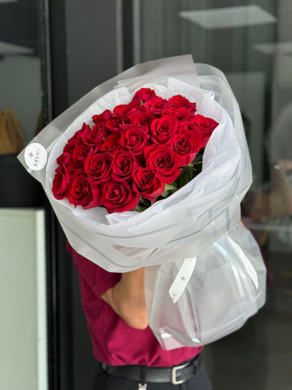 Flower bouquet with 25 long rose