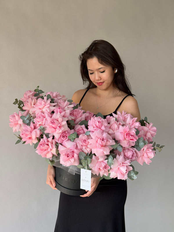 Flower box "Royal L" with rose and eucalyptus