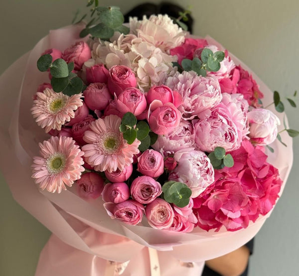 Flower bouquet "SWEET UNIQUE" with hydrangea, peony rose and gerbera