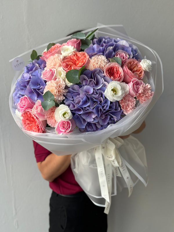 Flower bouquet "Wild garden" with hydrangea, rose and carnation