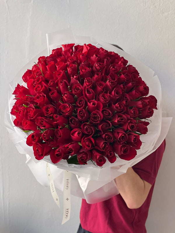 Flower bouquet with 111 rose