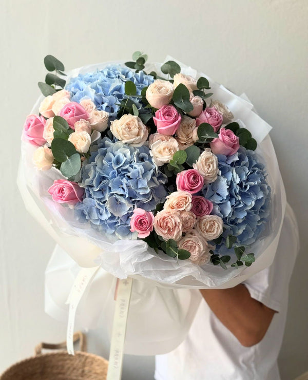 Flower bouquet "Fresh breeze" with hydrangea, rose and spray rose