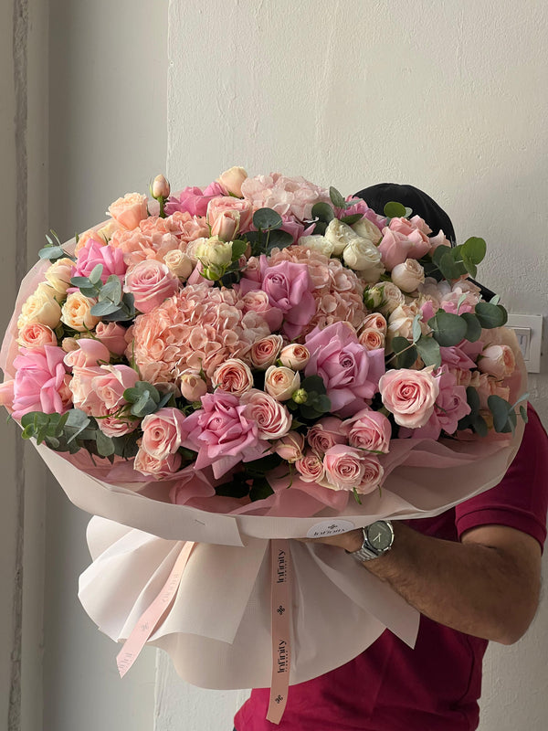 Flower bouquet "Moana" with hydrangea, spray rose and eucalyptus